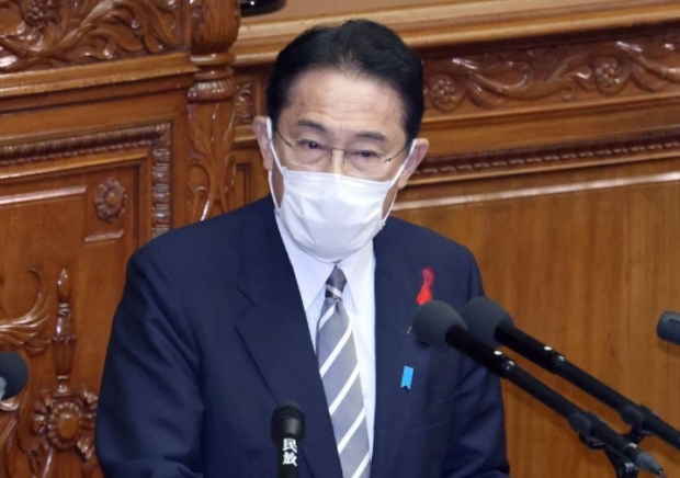 외교 안보에서는 경제 안보를 추진하기 위한 법안 만들기나 2013년도 각의 결정된 외교, 방위 정채 기본법인 ‘국가안전보장전략’의 최초의 재검토, 방위대강과 중기 방위력 정비계획의 개정을 하기로 했다. 여기에서 빠진 것은 외교력을 통한 종합적인 외교와 안보전략이 없다는 것이다. 방위력 강화만을 강조해 이웃국가들의 반발을 사거나 군비경쟁을 초래하는 우를 범할 수 있다. (사진 : 유튜브)
