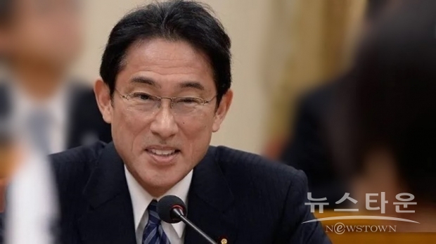 기사다 후미오 읿존 총리 / 성장을 주창하는 것은 아베 정권과 다를 게 하나도 없고, 분배를 중시하는 것은 일본 야당의 주장과도 같다. 아베와 야당의 것을 합쳐 놓은 것이 ‘성장과 분배의 선순환적 새로운 자본주의’라고 이름을 붙인 것이다.