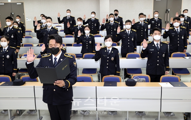제8기 경력경쟁채용자과정 수료 및 임용식