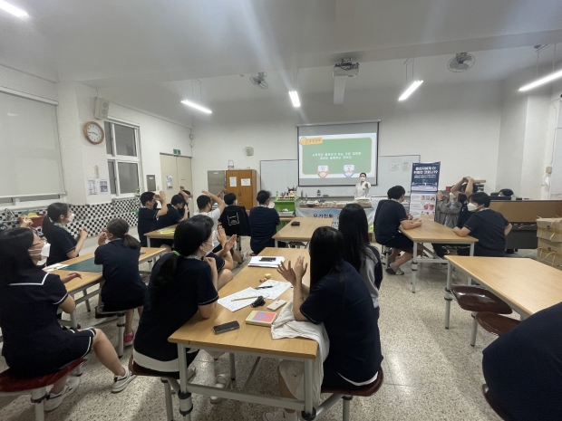 경주시 보건소가 지난 8월 경주디자인고등학교에서 학생들을 대상으로 금연 심화프로그램을 운영하고 있다