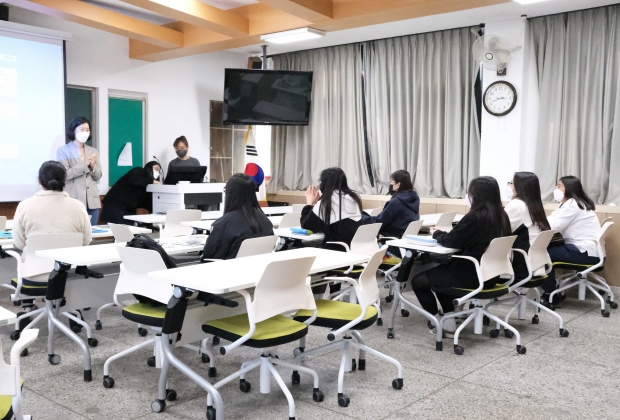 아시아·태평양지역 세계유산도시 청소년들의 국제역량 강화를 위한 교육이 진행되고 있다