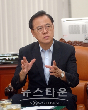 이명수 국회의원(국민의힘, 아산시갑)
