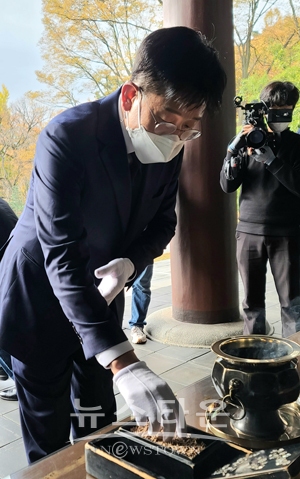 전만권 전 천안시 부시장 현충사 참배