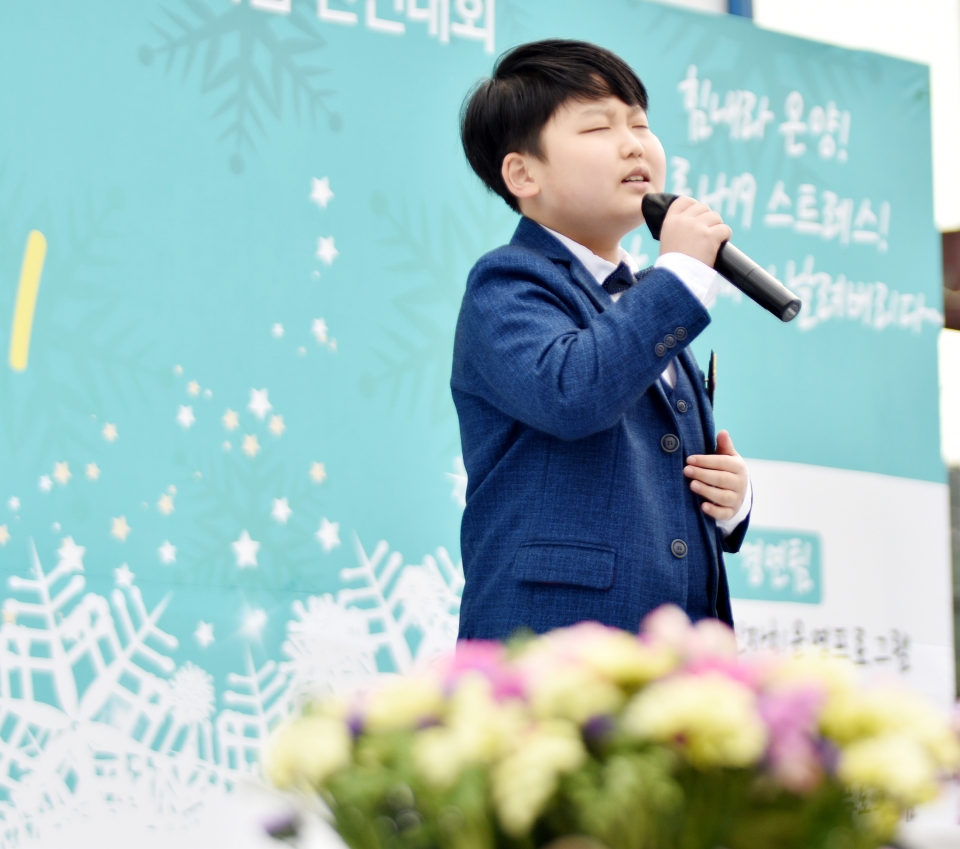 보이스킹 트롯신동 박성온(울산 온남초·5년) 등이 출연해 코로나19로 지친 여성들을 위로하고 흥을 북돋우기까지 했다.