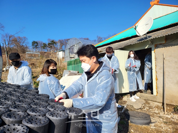 ‘사랑의 연탄 나눔’ 봉사활동