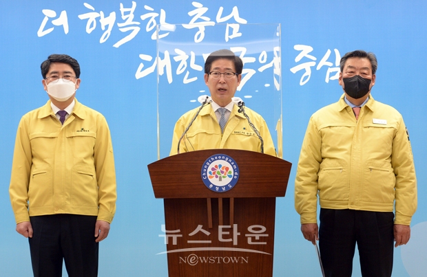 양승조 충남지사가 12월 6일 오전 도청 프레스센터에서 기자회견을 열고 국회 본회의를 통과한 내년 정부예산 607조 7000억 원 가운데 국비 8조 3739억 원을 확보했다고 밝혔다.