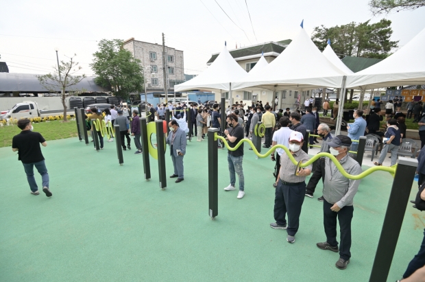전국 최초로 조성한 어른신 놀이터