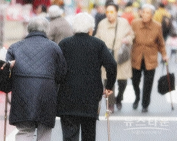 “고령화가 진행되면 저축이 증대, 인플레이션율과 금리의 저하로 연결 된다”고 분석하고 있다. 세계 인구 중 50세를 웃도는 사람들의 비율이 현재 예측대로 최근 25%에서 2100년 40%로 상승할 경우 저금리가 정착되고, 자산 수익률이 낮아져 세계적인 불균형이 더욱 확대될 수 있다고 지적하고 있다.