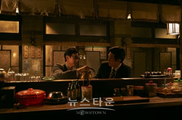 영화 '킹메이커'의 이선균과 설경구