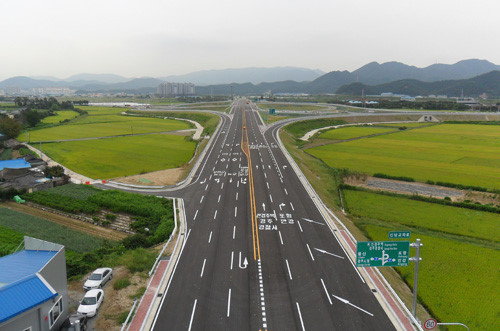 2021년 12월 27년만에 나정교와 첨성로를 잇는 2.24km 서천 강변도로 개통 모습