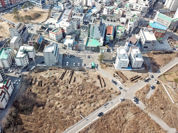 경주 도심의 대표적 흉물로 꼽히는 속칭 ‘황성동 공동묘지’ 모습