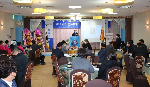 지난 19일 주낙영 경주시장이 (가칭)서라벌로타리클럽 창립식에서 축사를 하고 있다