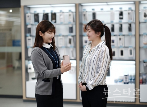 ▲삼성전자서비스 상담사가 고객을 응대하는 모습 /사진 : 삼성전자서비스