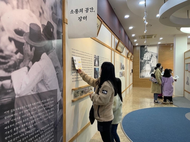 전시관람 사진