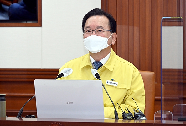 김부겸 국무총리가 23일 정부서울청사에서 열린 코로나19 대응 중앙재난안전대책본부 회의를 주재하며 발언하고 있다. 국무조정실 사진