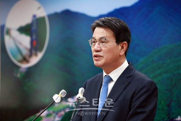 3월 24일 오전 9시 청양군청 상황실에서 3월 정례 브리핑을 가진 김돈곤 군수가 하루 전인 23일 일반산단 개발사업 시행사, 산단 입주를 희망하는 기업과 합동 양해각서를 체결했다고 밝혔다. 시행사는 청양일반산업단지㈜이고 입주 희망 기업은 범한산업 컨소시엄, ㈜엘켐택, ㈜원봉, ㈜소룩스, 세일정기㈜, ㈜에코앤컴퍼니이다.