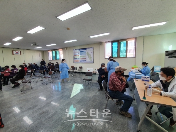 코로나19 예방접종 모습