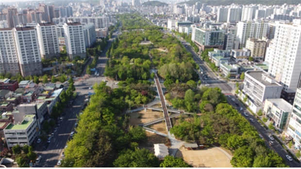 2020년 설치한 중앙공원 4-5지구 연결 보행육교