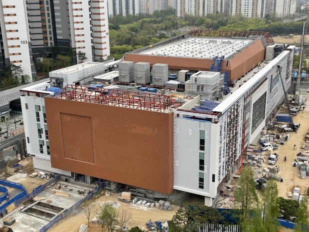 . 부천아트센터 건립이 2019년 착공 이후 3년 만에 완공을 앞두고 있다. 사진은 부천아트센터 외관