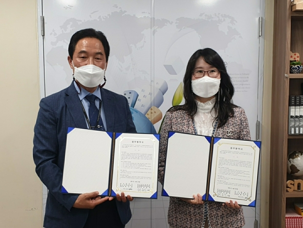 왼쪽 최동락 교수와 백진영 센터장