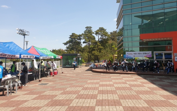 경주시 외국인 근로자의 날 기념행사 야외행사 진행 모습