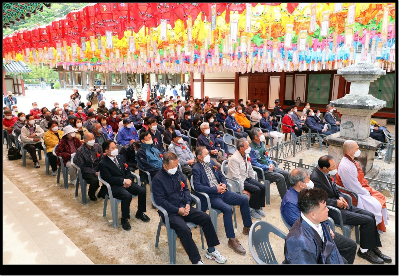 ‘백담사’ 부처님오신날 법요식