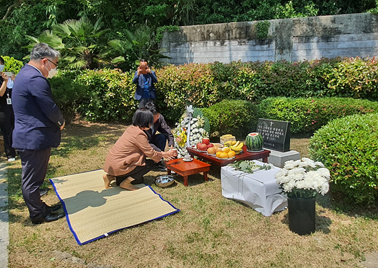 창원시는 마산이 낳은 세계적인 조각가 문신 선생의 제 27주기 추모식을 가졌다(사진=창원시)