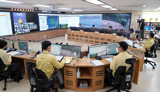 산림청에서는 화상으로 전국 산사태 방지 산림관계관 회의를 가졌다(사진=산림청)