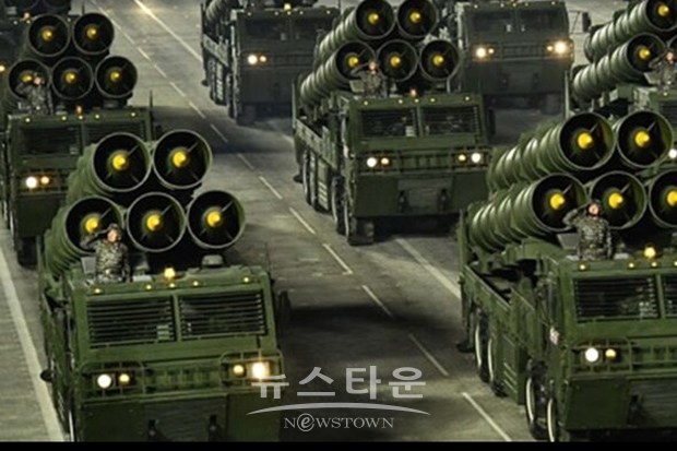 북한 열병식에 나온 방사포 (출처:SNS)