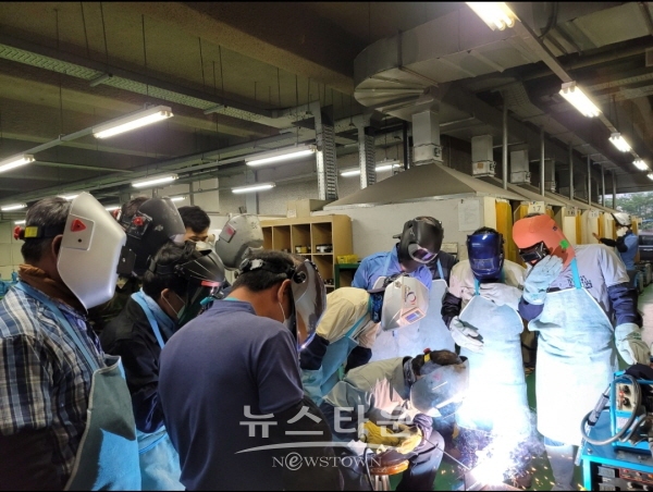 용접 교육 모습