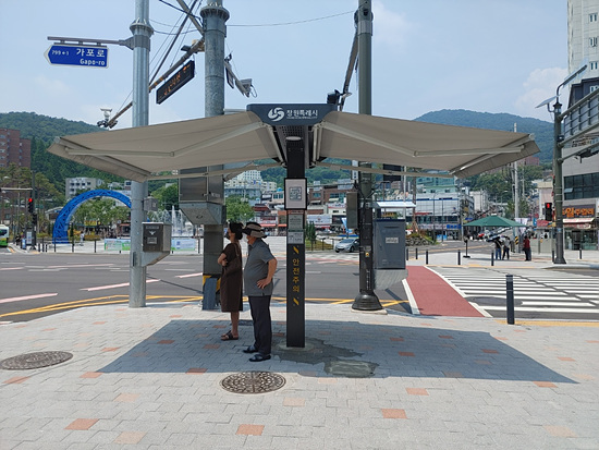 창원시가 사물인터넷 기술 기반으로 만든 스마트 그늘막(사진=창원시)