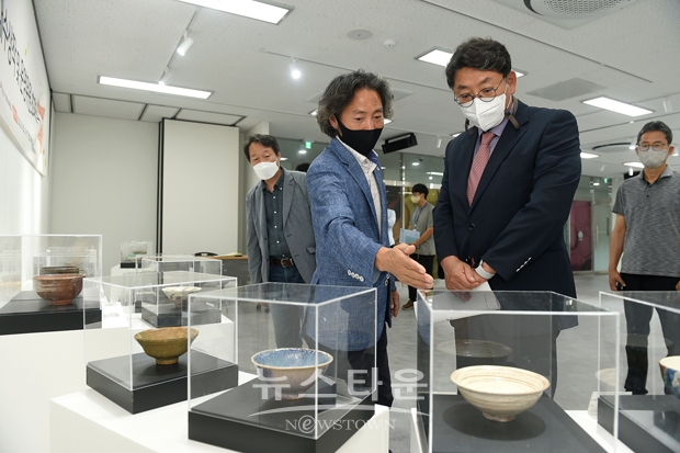 김해분청도자전시판매관 전시장 방문