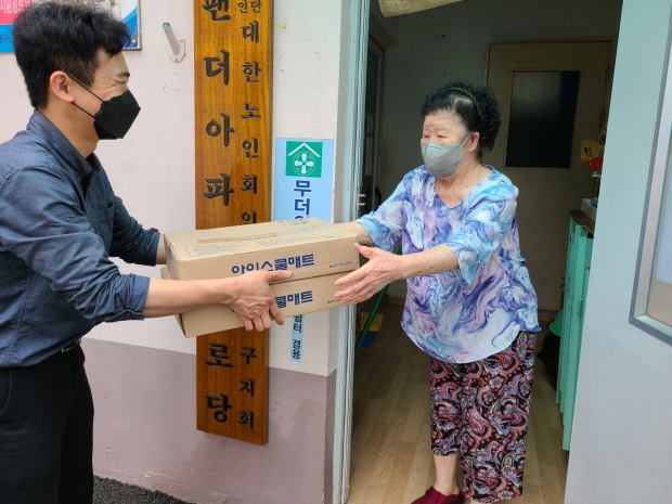 간석3동 팬더아파트 경로당 전달 사진