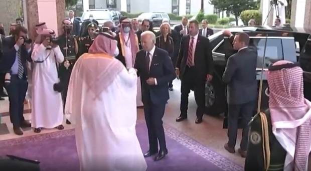 조 바이든 미국 대통령은 그동안 껄끄러운 관계의 모함마드 빈 살만(MBS)사우디 왕세자를 만나 석유 증산 등의 문제를 협의했다/ 사진 :