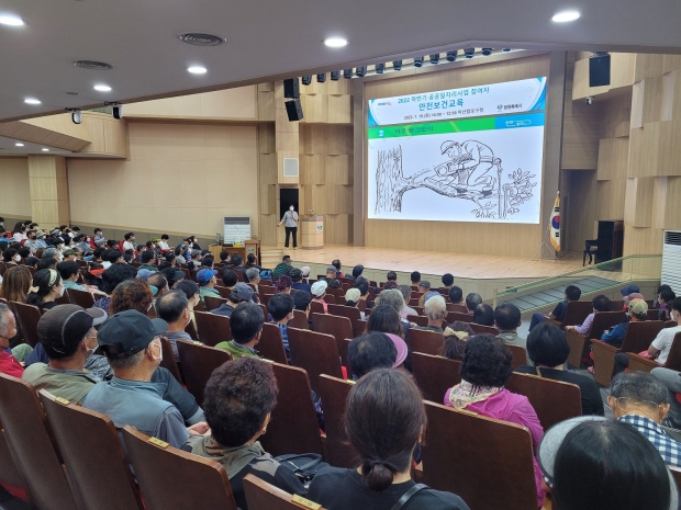창원시는 하반기 공공근로 참여자에게 안전교육을 실시했다(사진=창원시)