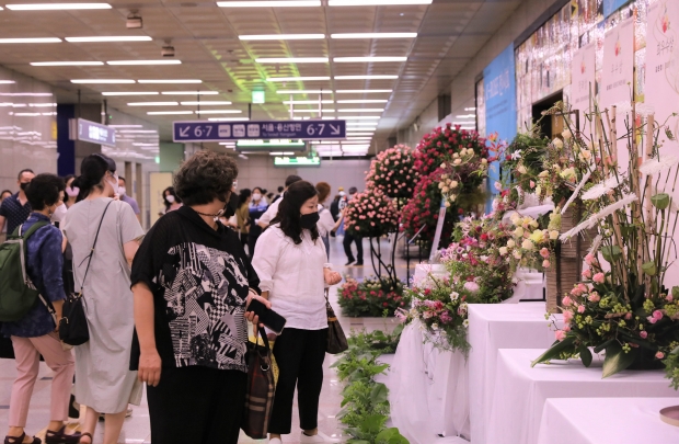 2.′K-ROSE경진대회′ 작품전시회(수원역).