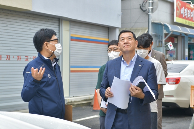 최원철 시장 아카데미극장 현장 방문