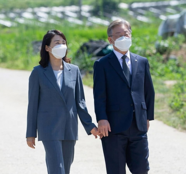 이재명 의원과 김혜경씨 (출처:이재명SNS)