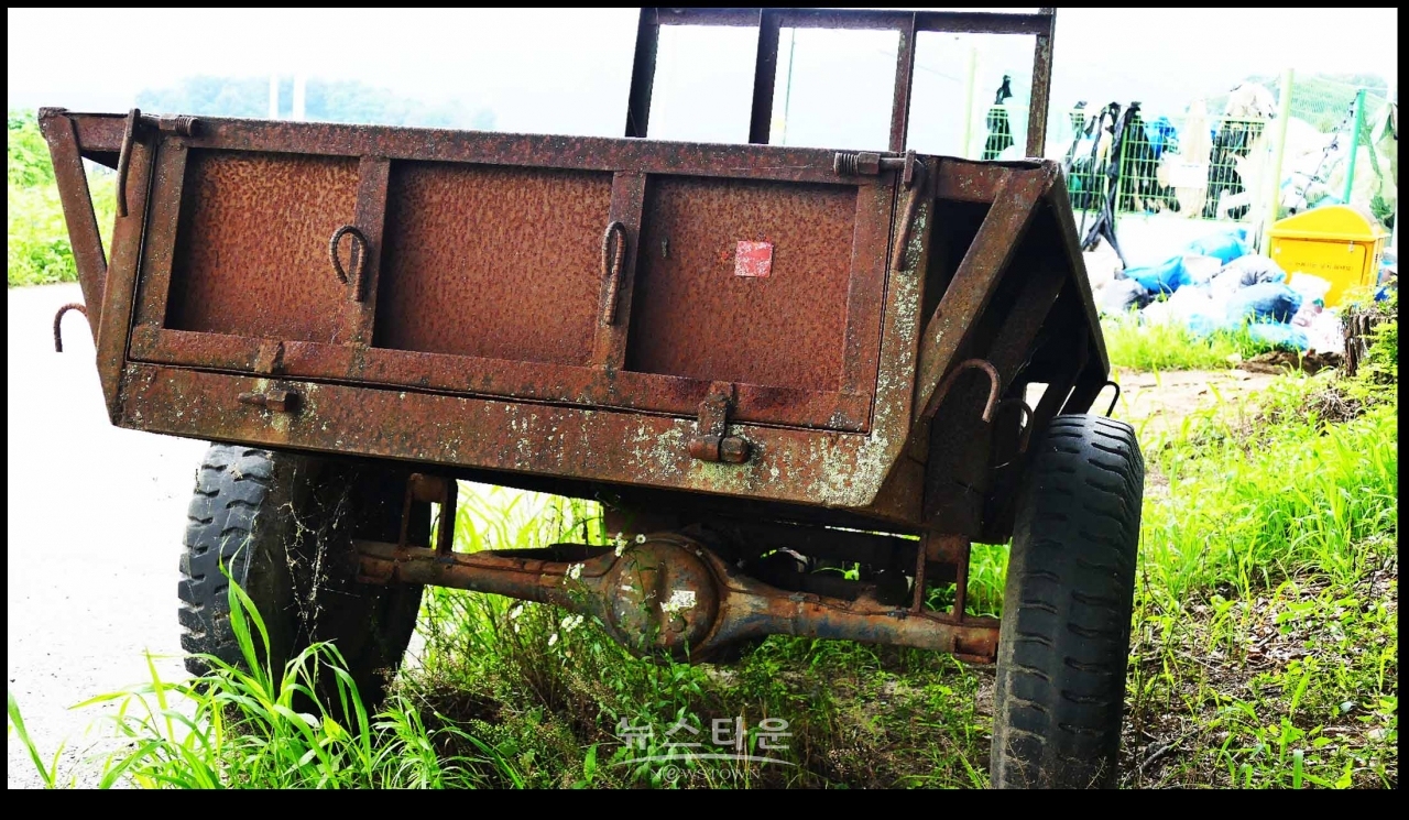녹슬은 쇠철판은 환경오염의 주범