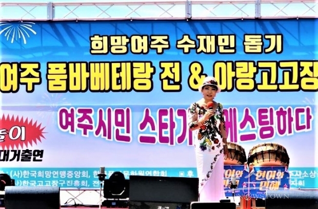 축하공연-가수 이청하 /김유수 기자