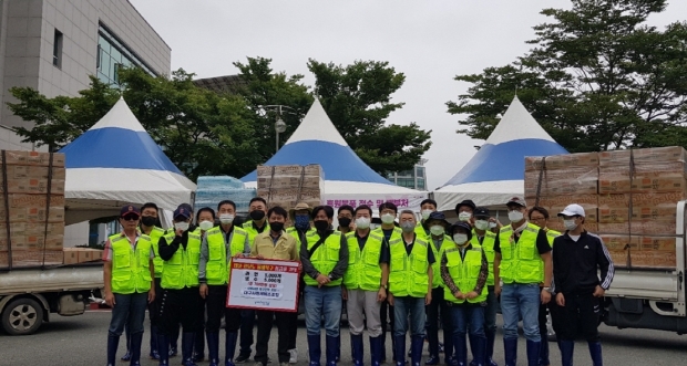 대구전세버스조합에서 태풍피해 구호물품(라면 5,000개와 생수 5,000개)를 기탁했다.