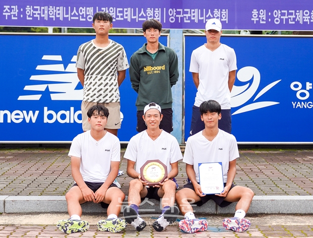 강원도 양구군 테니스 파크에서 9월 15일부터 21일까지 진행된 ‘제76회 전국 추계 대학 테니스 연맹전’ 겸 제34회 회장 배 테니스대회’에서 순천향대학교는 단체전 1위와 개인전 단식에서 추석현(사회체육학과, 3) 학생이 2위에 오르는 우수한 성과를 거뒀다.