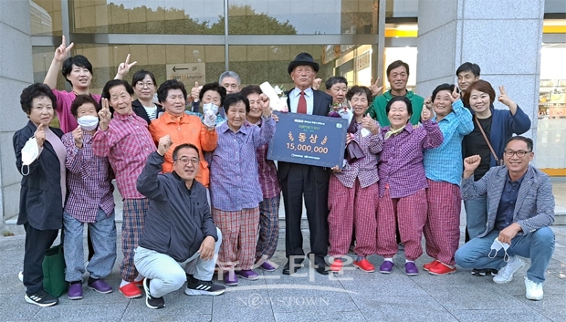 ‘제9회 행복농촌 만들기 콘테스트’에 회춘유랑단이 자발적인 참여와 차별화된 소통을 통해 지역 공동체를 활성화한 부분을 인정받아 농림축산식품부 장관상 및 포상금 1500만 원을 수상했다.