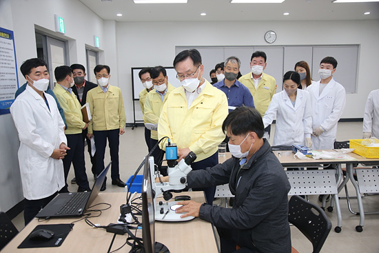 창원특례시는 감계복지센터 수영장 유충발견 관련 중간조사 결과를 발표했다(사진=창원시)