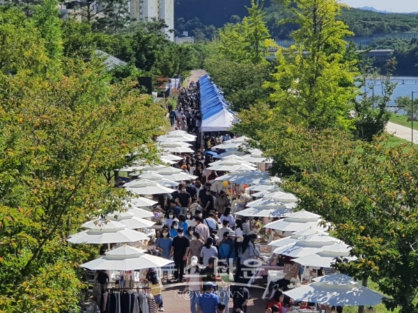 모모장터 전경