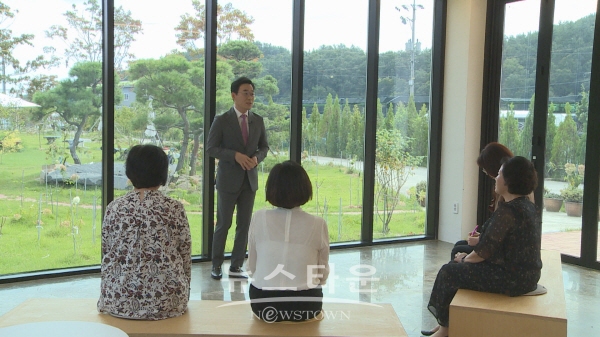 시민 건강 강좌 특강 중인 신동진 한의사