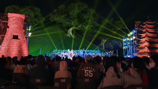 지난 10월 1일 개최된 경축음악회 ‘클래식 신라’가 봉황대 특설무대에서 개최된 사진