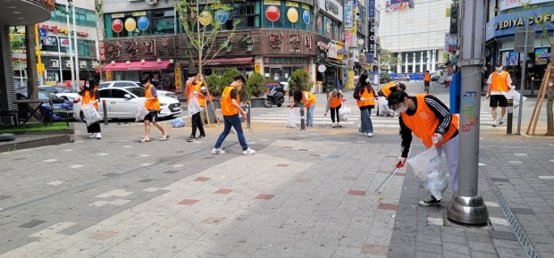 신중동역 인근 먹자골목 환경정화 활동