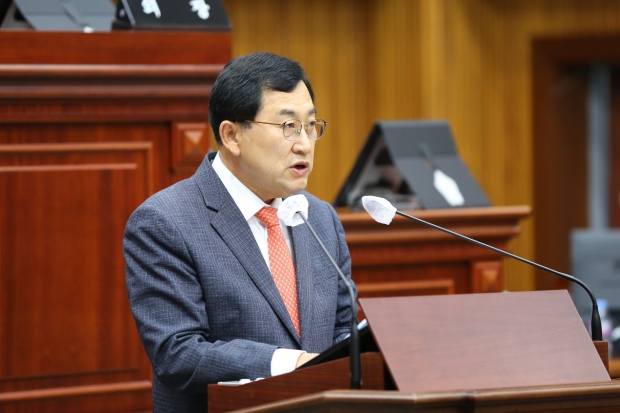 주낙영 경주시장이 지난 7월 18일 경주시의회 제269회 임시회 제1차 본회의 민선 8기 첫 시정연설에서 중단없는 경주발전을 위한 5대 시정운영 방향을 제시하고 있다