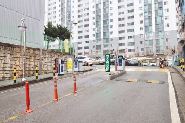 광명중앙하이츠아파트 출입구 도로